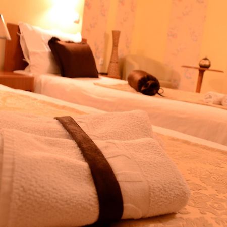 Hotel Pine Skopje Quarto foto