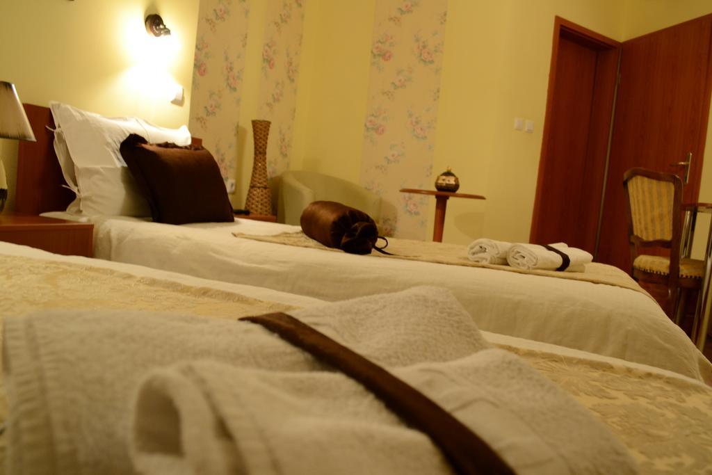 Hotel Pine Skopje Quarto foto