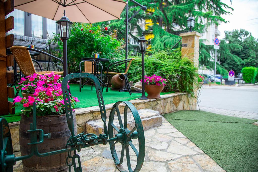 Hotel Pine Skopje Exterior foto