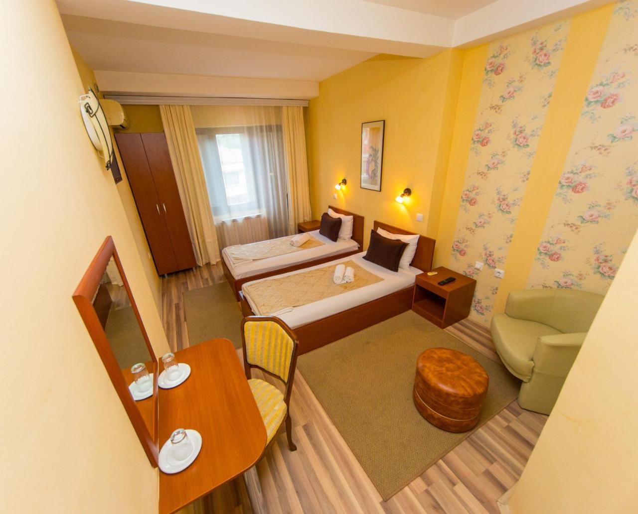 Hotel Pine Skopje Exterior foto