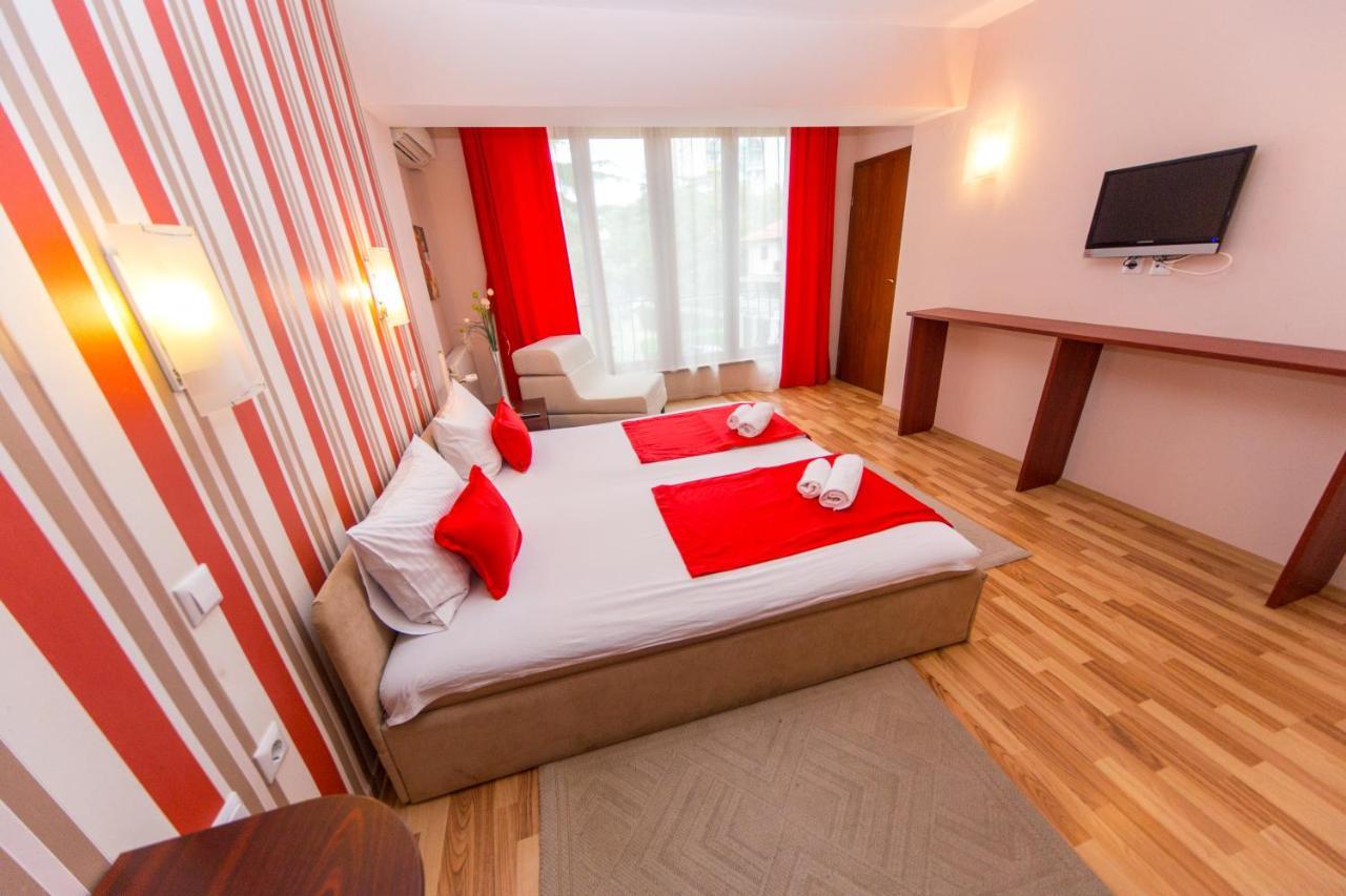 Hotel Pine Skopje Exterior foto